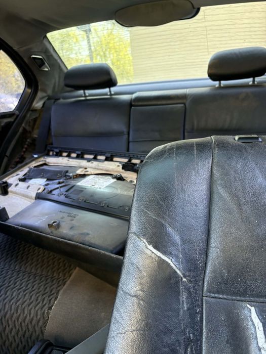 Vind sau schimb 2 e46 2.0 136 ccp cel negru e automat