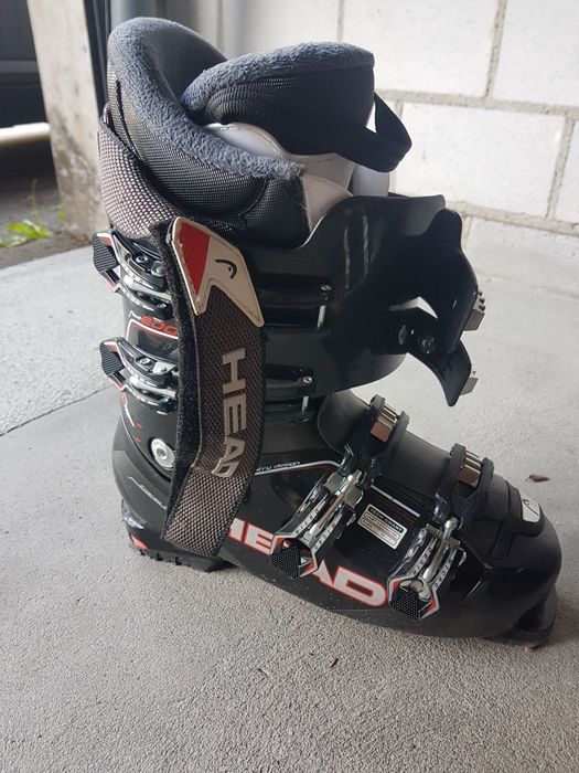 Skiuri ..Bețe..Clăpari mărimea 37..39...Casca și Ochelari ...1500 roni