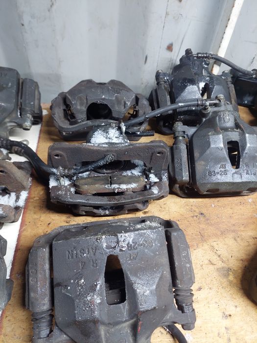 Суппорт Тойота камри 10 20 объём 2.2 5S-FE