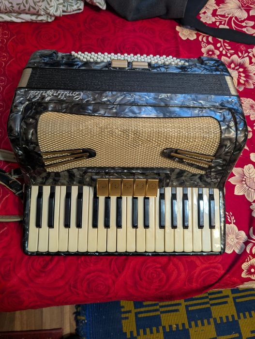 Acordeon nemțesc Continental