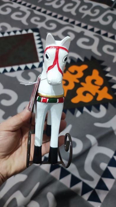 Продам декоративную лошадь