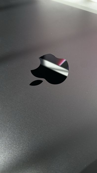 Macbook  M2 pro сатылады срочны