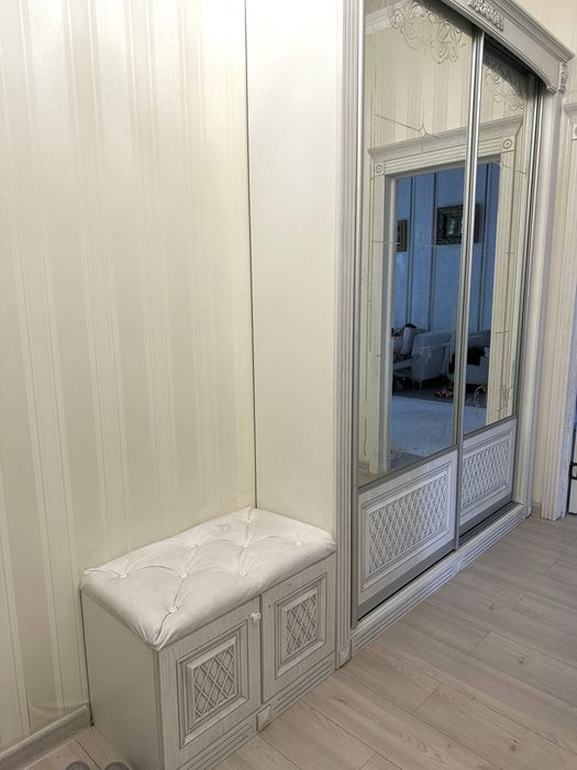 Продается шкаф-купе в прихожую
