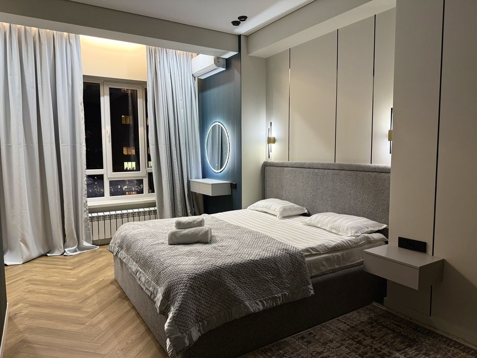 Евродвушка напротив Нурлы-тау