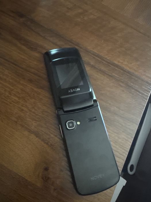 Novey telefon xammayogi iwlab turibti