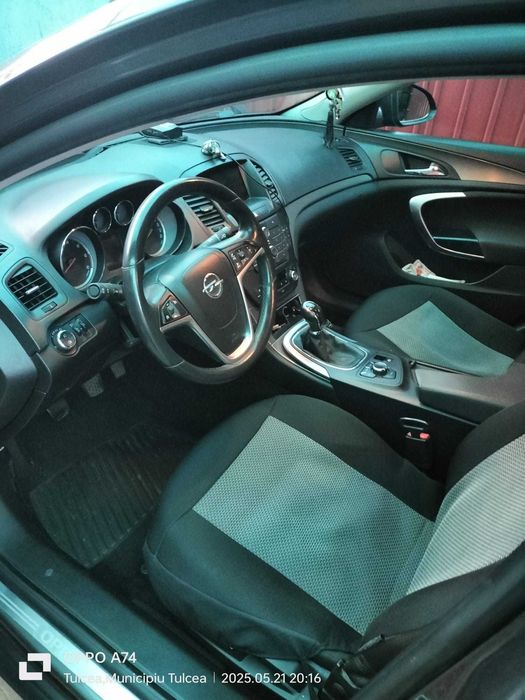 Vând Opel Insignia 2.0.