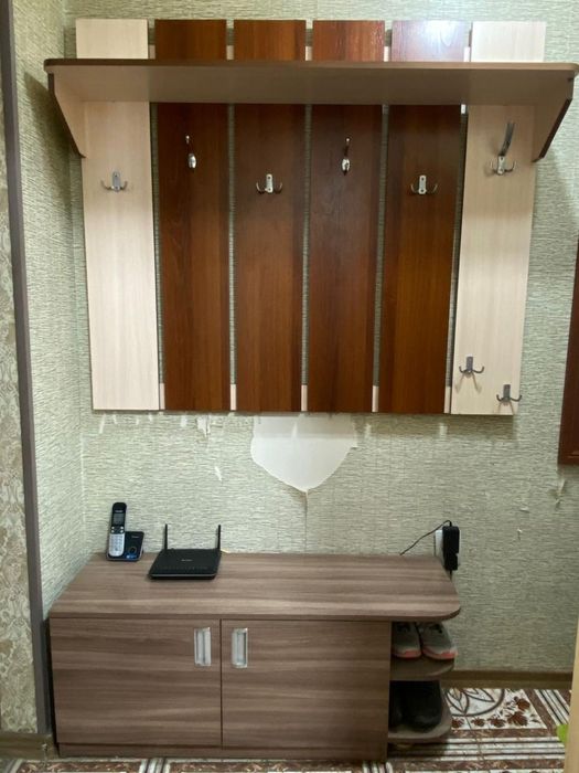 Продам прихожую вешалку