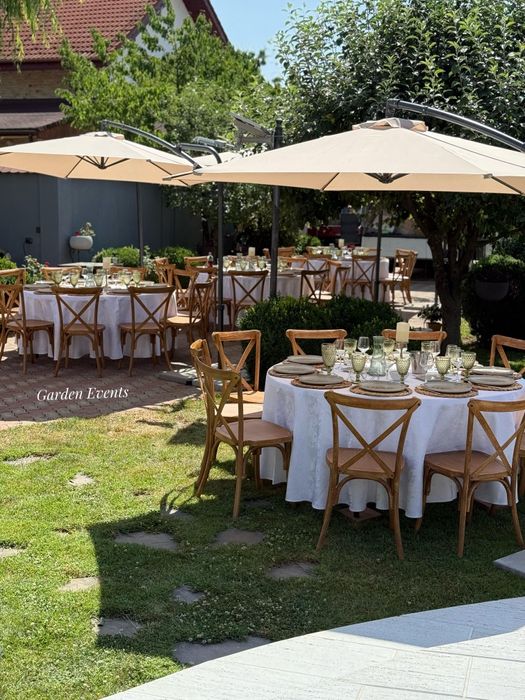 Scaune lemn pilgrim crossback mese de inchiriat / ghirlande luminoase