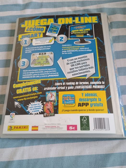 Vând lot 3 cataloage, cartonase Panini, stare foarte buna!! Spania