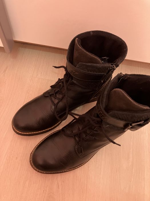 Bocanci din piele naturala