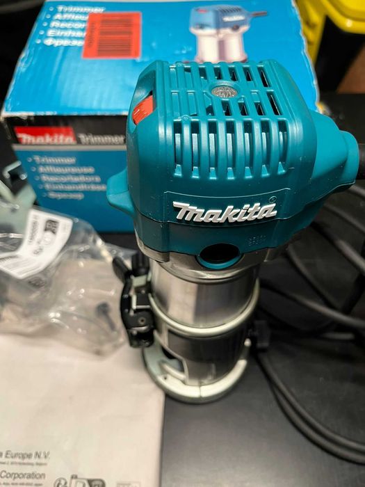 Freză cu viteză variabilă MAKITA RT0702C 710W Ø8 sau 6 mm