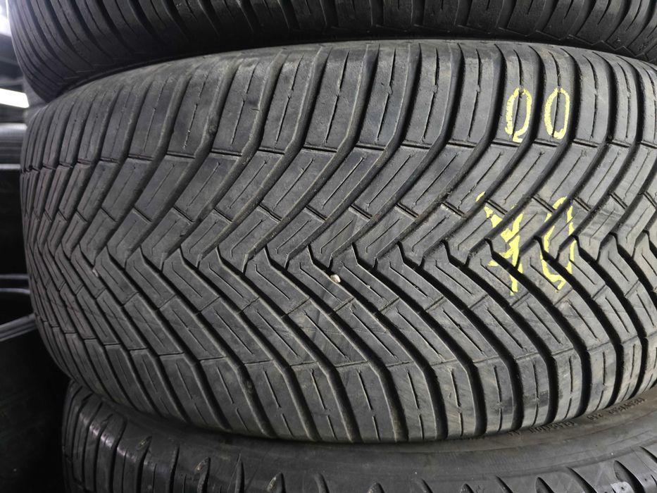 2бр Всесезонни гуми 235 60 16 - Continental