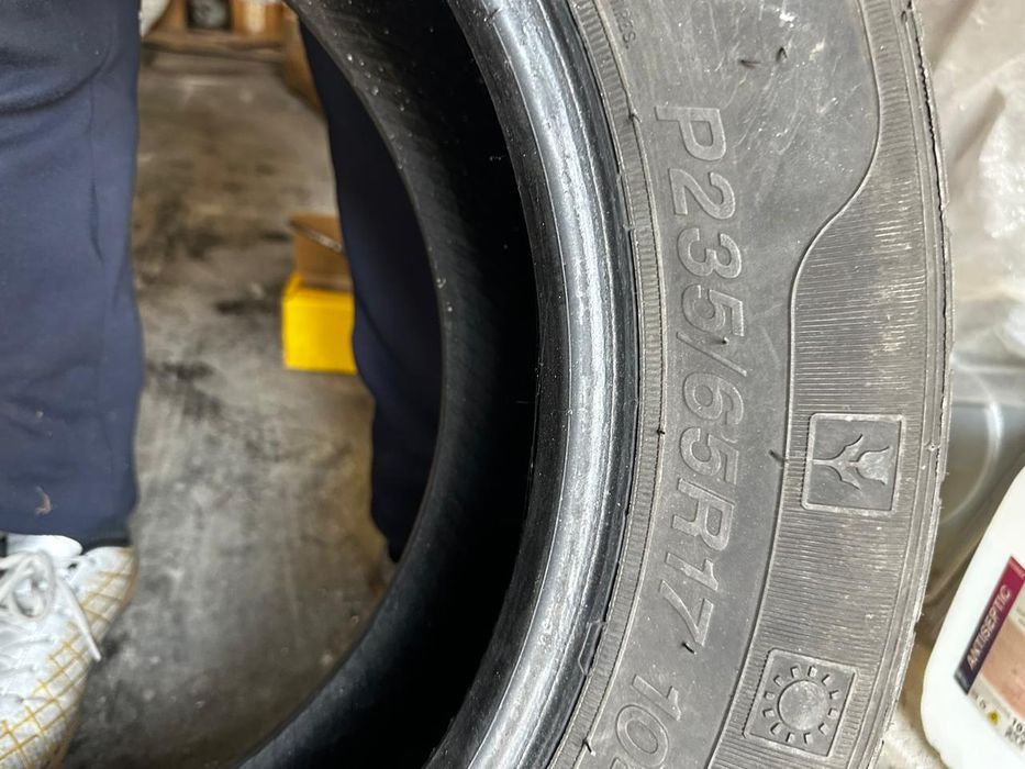 SU 307 AWD P235/65R17