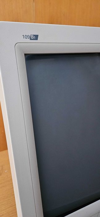 CRT монитор Philips 19"