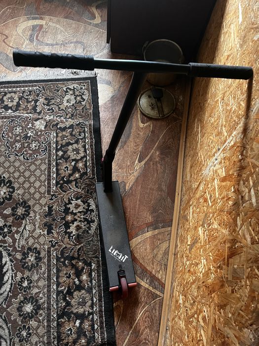 Трюковой самокат Limit LMT70