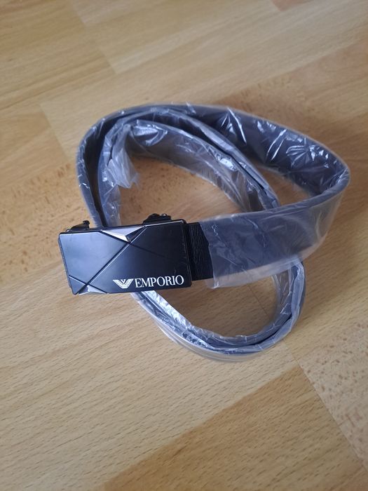 Vând curea Emporio nouă