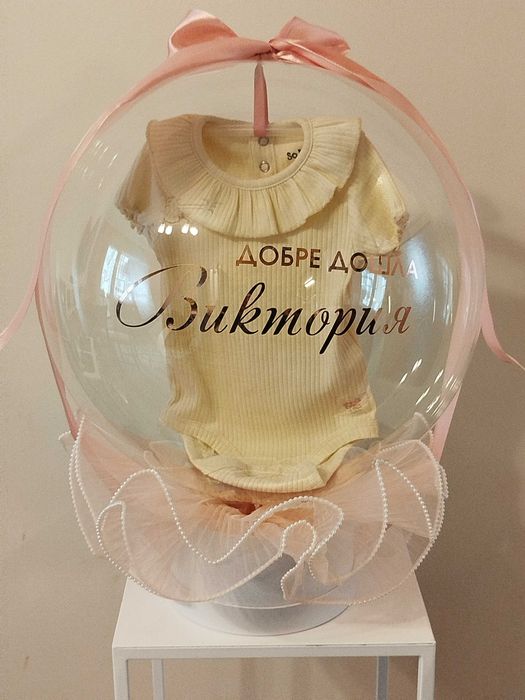 Прозрачен балон с надпис с цвете или подарък