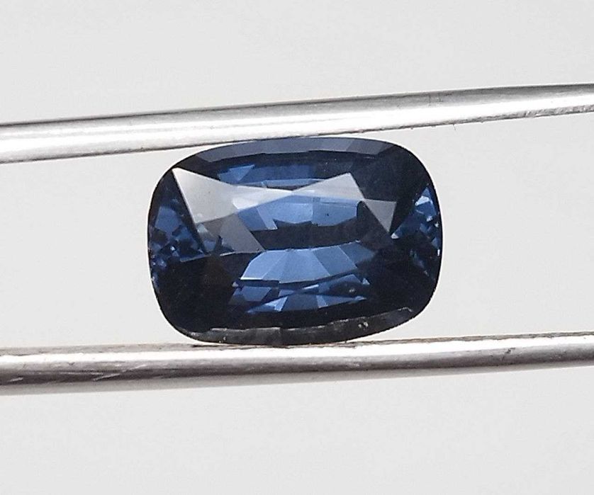 Рядък цвят шпинел 2.20кт! GIA сертификат! НОВ!
