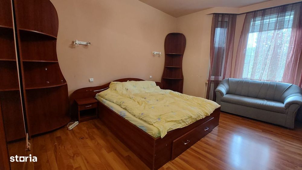De vanzare/inchiriere apartamentin vila,zona liceul Decebal