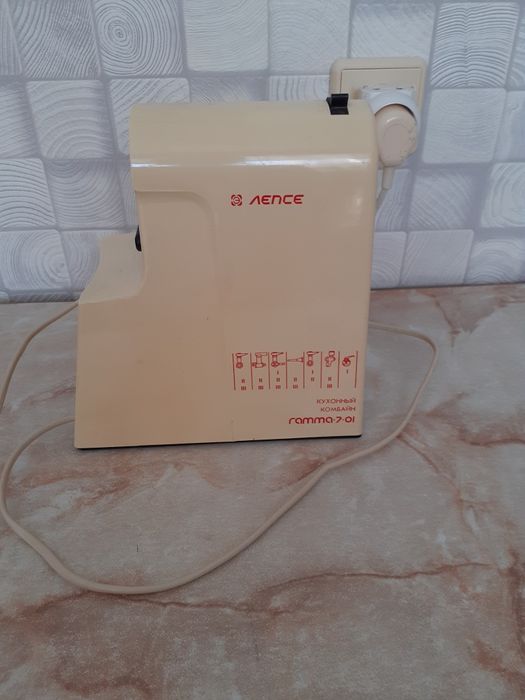 Продам кухонный комбайн.