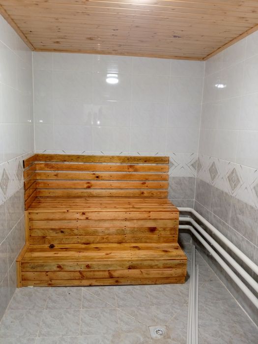 Уста. Обой, кафел пол-потолок