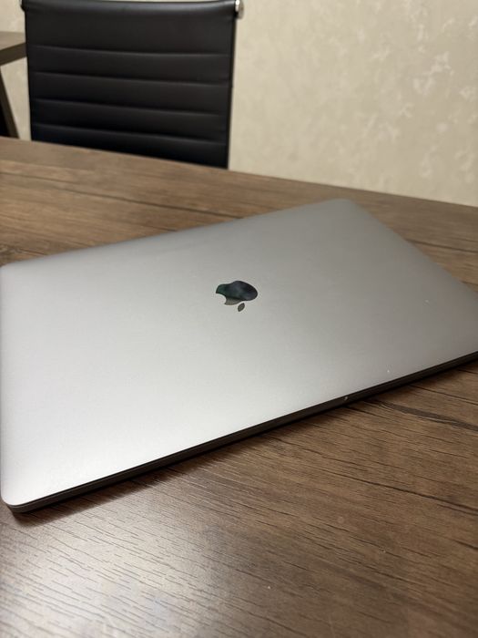 MacBook Pro 15 2017 i7 16GB 256GB SSD