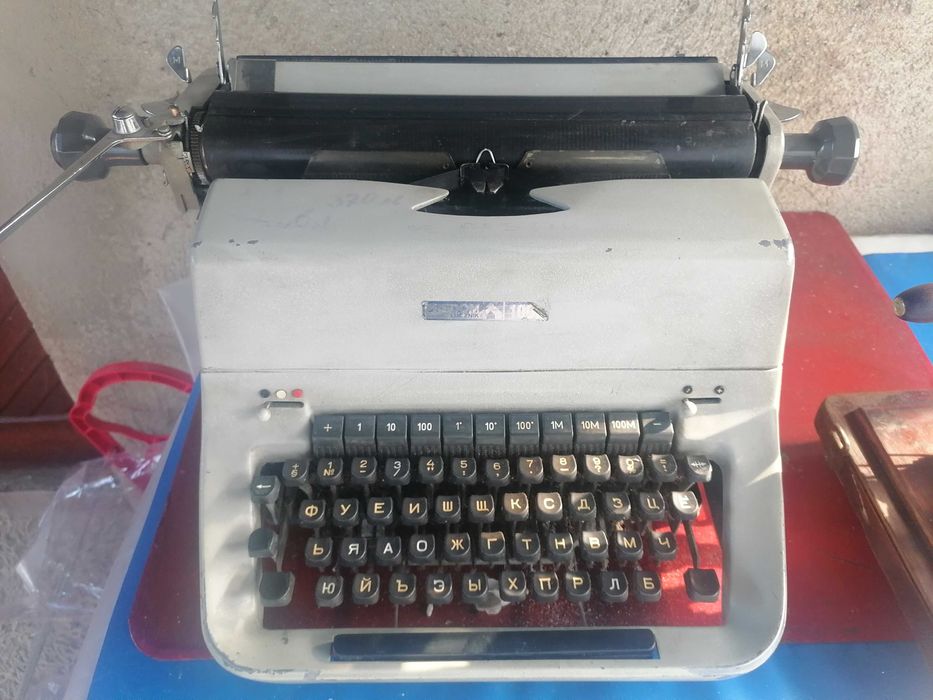 продавам пишеща мащина Предом Лучник