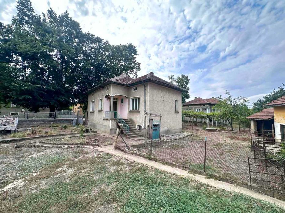 Продава се Къща в с. Деков, Област Плевен - 164 кв.м за 47 €/кв.м - Снимка #2