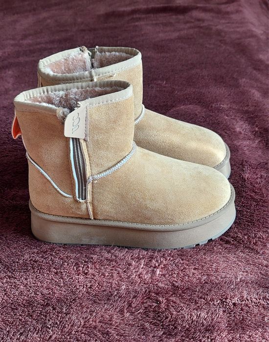 Женские новые угги.