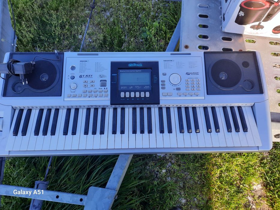 Синтезатор. Работещ....