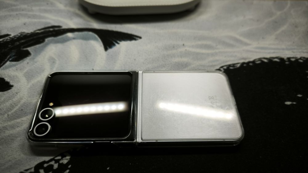 Vand/Schimb Samsung Z Flip 6 256GB Baterie 100% NOU