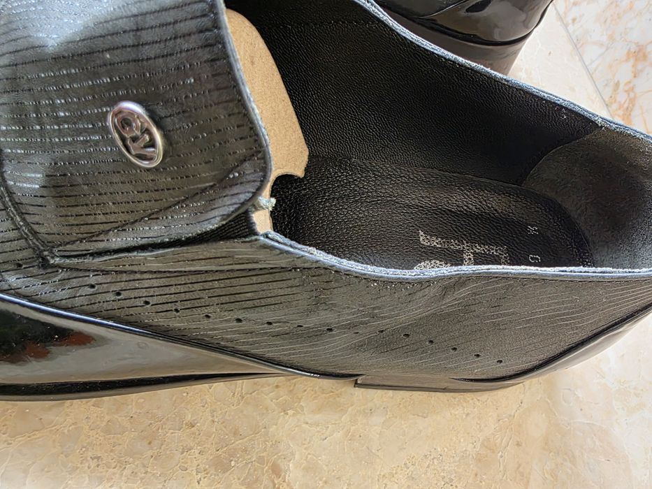 Pantofi bărbați de piele.