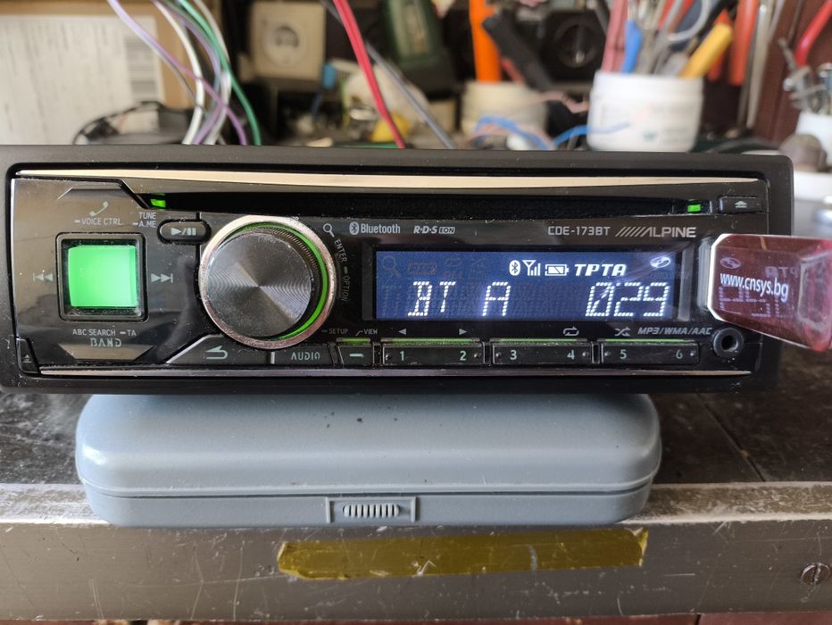 Alpine  CDE-173BT авто радио с Bluetooth Plus - CD плейър и USB