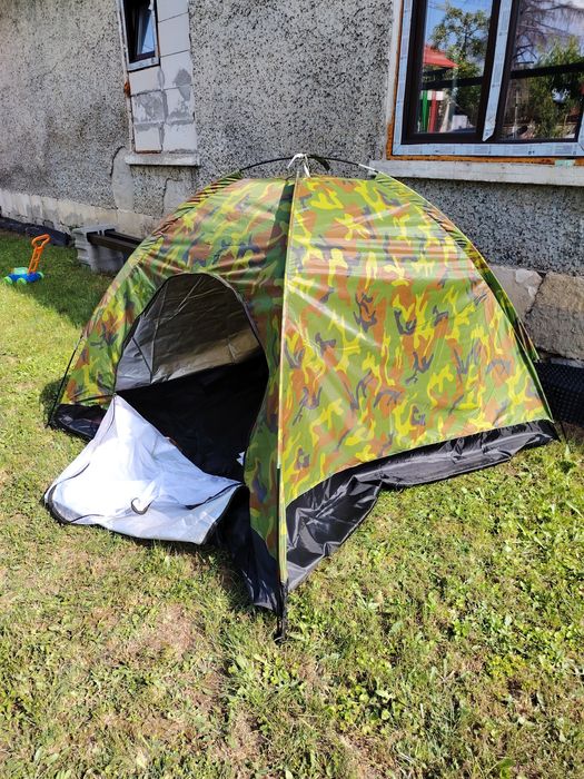 Четириместна, водонепромокаема палатка 208 X 208см