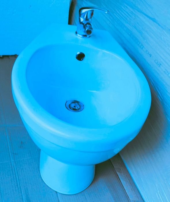 Bideu ceramic nou alb cu baterie și scurgere incluse, obiect sanitar baie, bideu baie modern, calitate premium, 0740616525