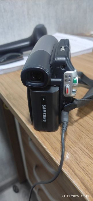 Продаю видеокамеру самсунг и пленечний фотоаппарат самсунг