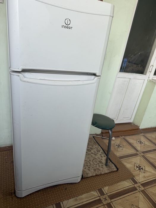 Холодильник  indesit б/у