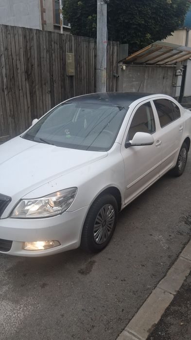Vând SKODA Octavia 2 fl anul 2011 benzină și gaz.