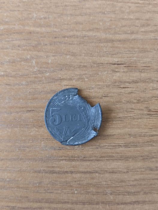 Продам старинную монету 5 LEI 1942