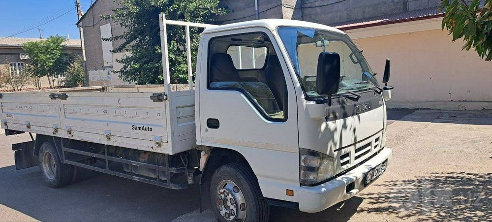 Isuzu nqr yuk mashinasi
