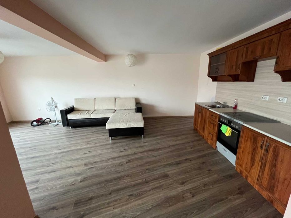 Продава се Тристаен апартамент в Казанлък - 85 кв.м за 2100 €/кв.м - Снимка #2