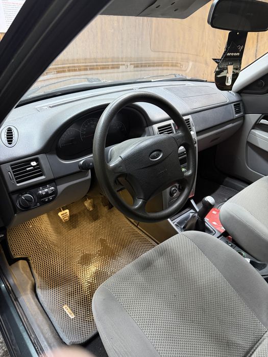 Продам приору люкс