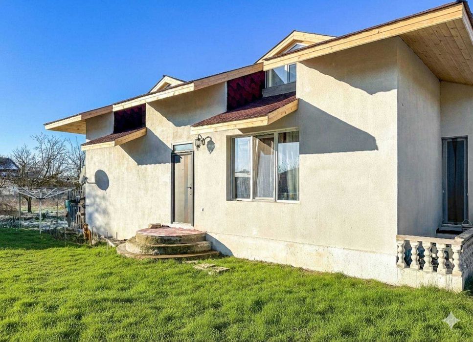 Двуетажна къща в Царичино