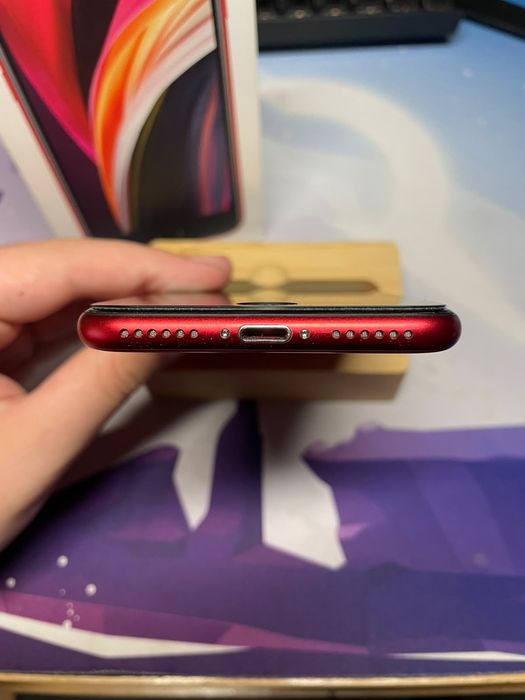 iPhone SE 2020 roșu 64gb