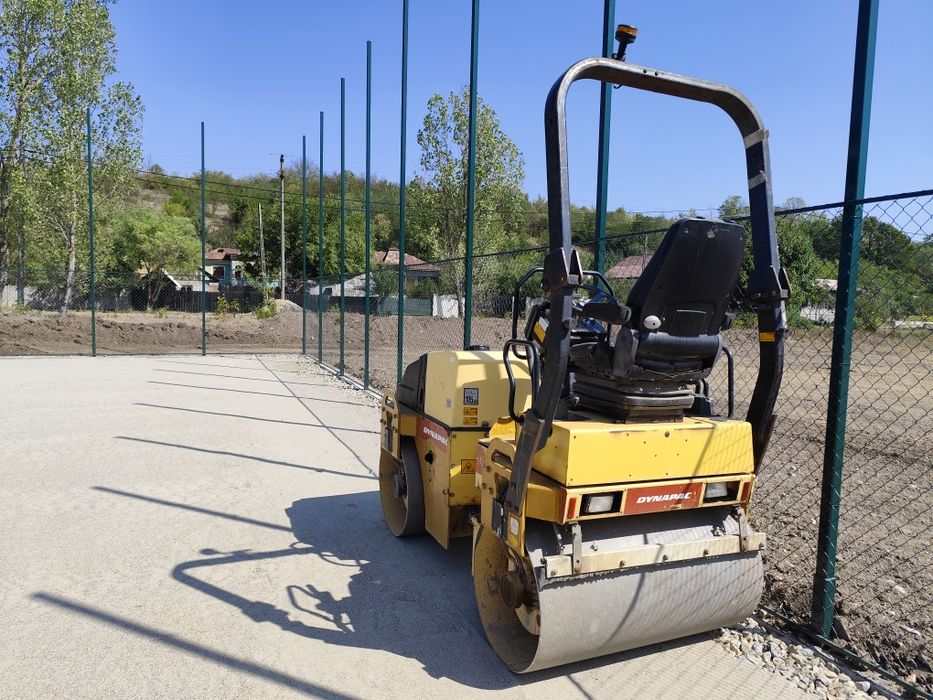 Cilindru compactor de 3 tone cu vibrație