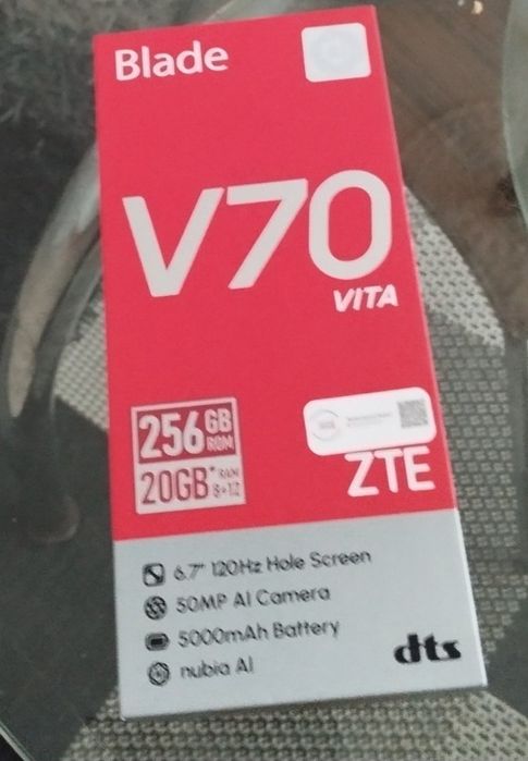 Телефон  V70 - чисто нов