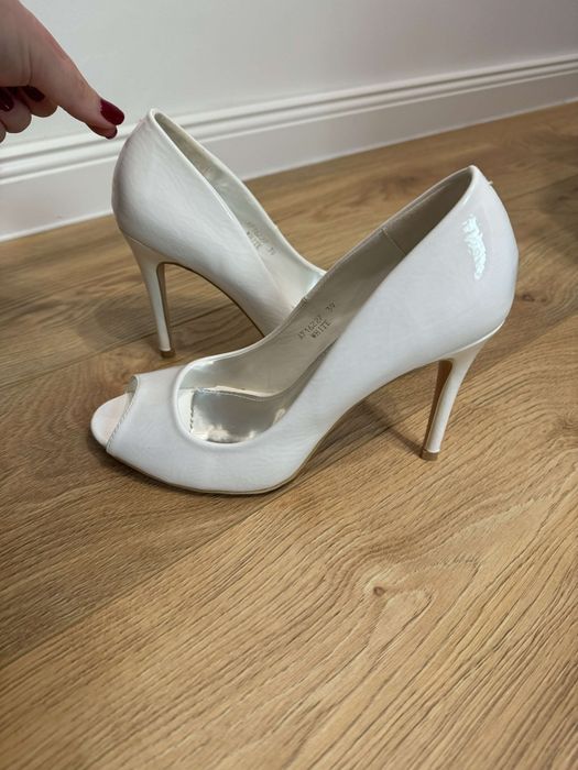 Pantofi decupați cu toc NOI