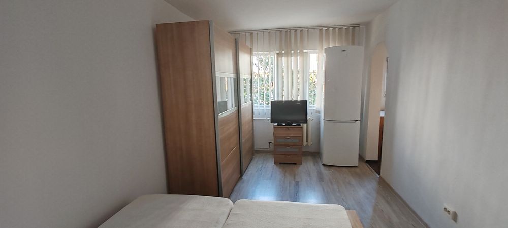 Proprietar vând garsonieră zona confecții