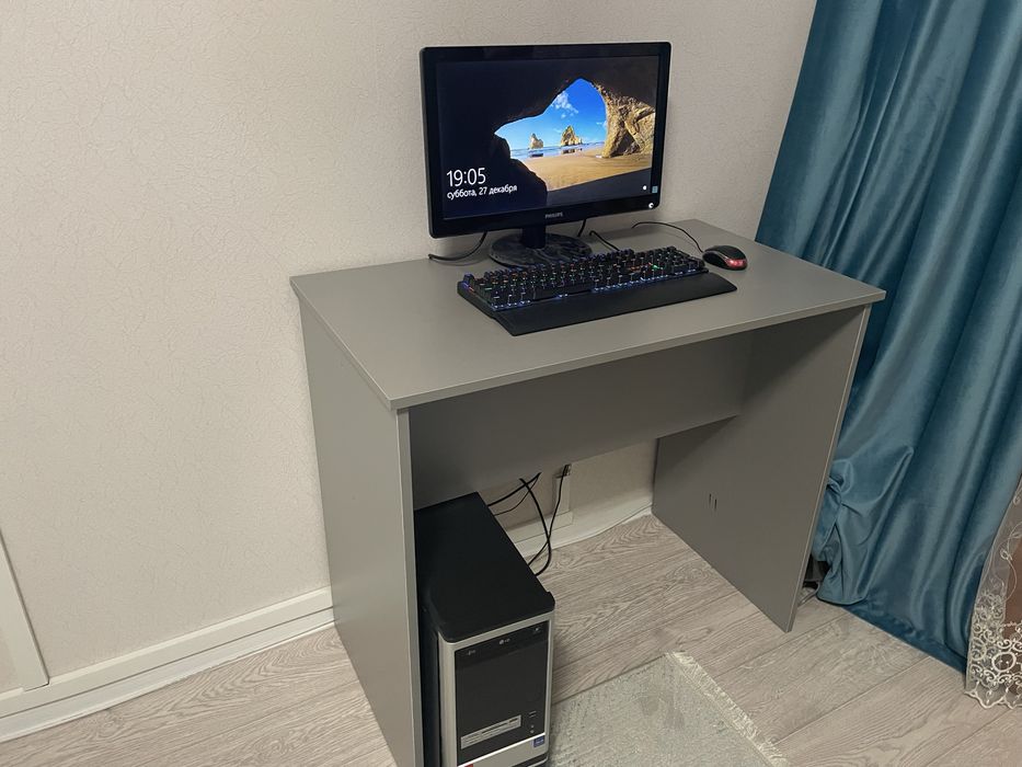 Продам стол серого цвета