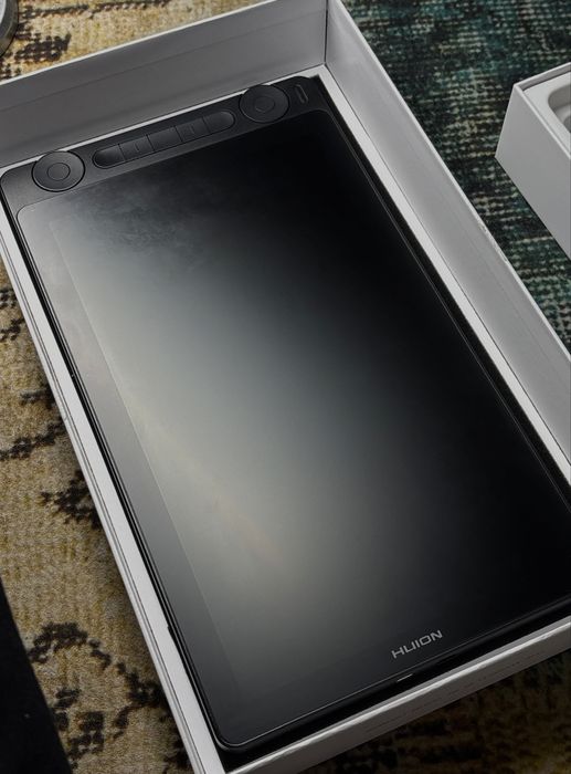 Tabletă garfică Huion Kamvas 13 (gen 3)